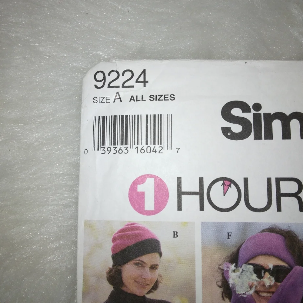 SIMPLICITY 9224 One Hour Gifts Hats In 5 Styles, Scarf, Mittens, Headband, Vest
